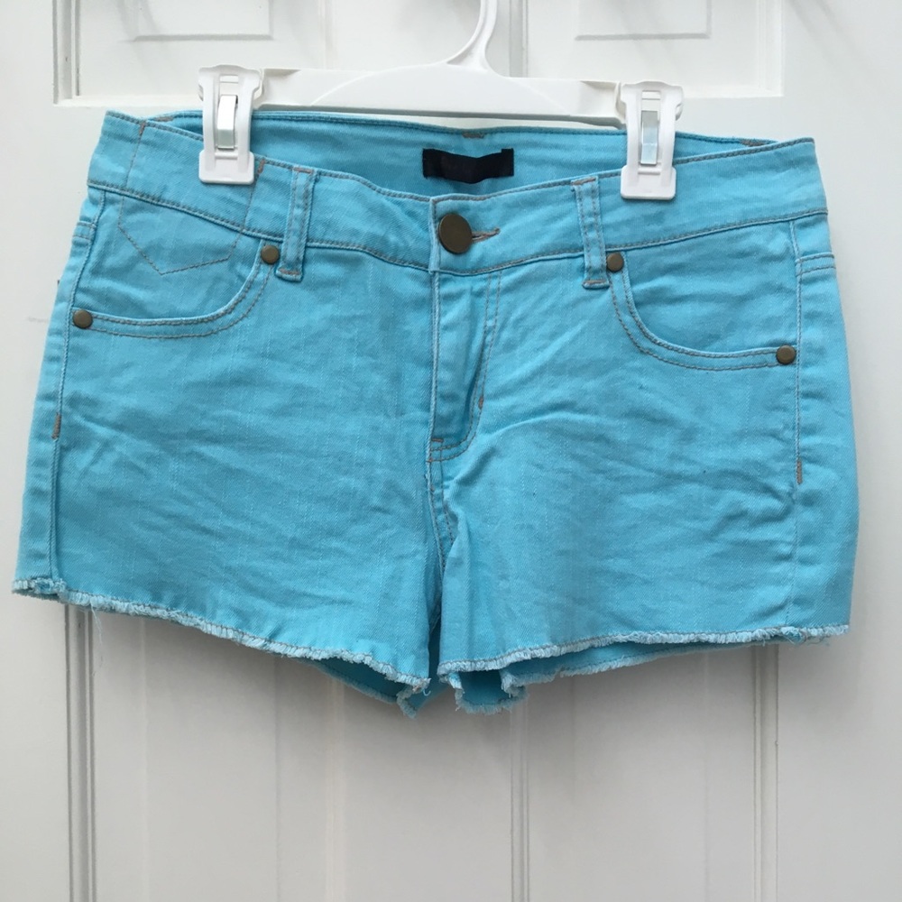 BASIC BLUE SHORTS
